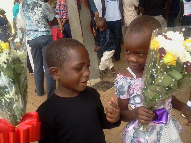 Ankunft von Bettina und Ines in Uganda, Juli 2014