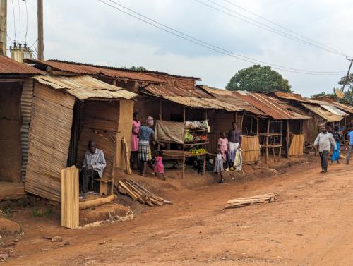 Die Dorfstrasse mit ihren Geschäften